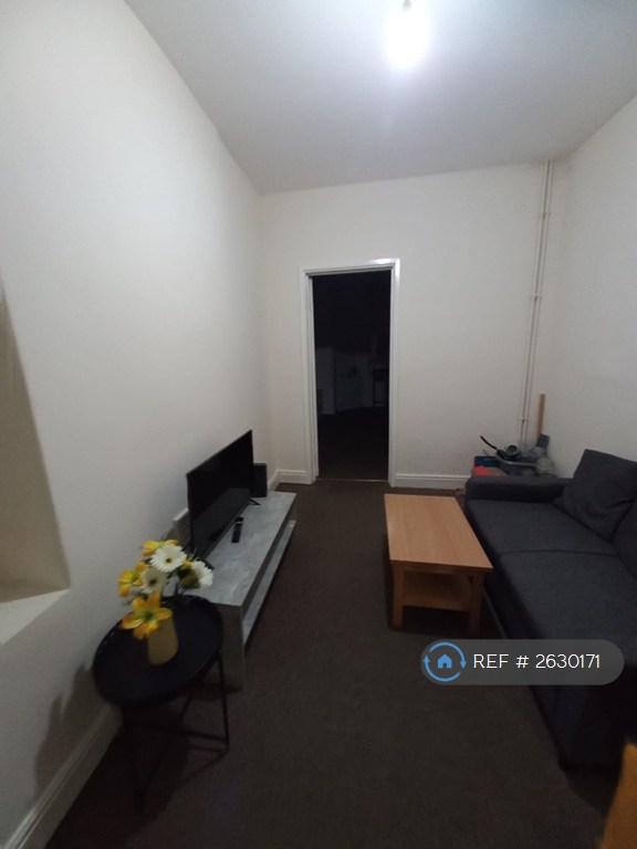 1 bedroom flat in Colwick Road, Nottingham, NG2 (1 bed) (#2630171)