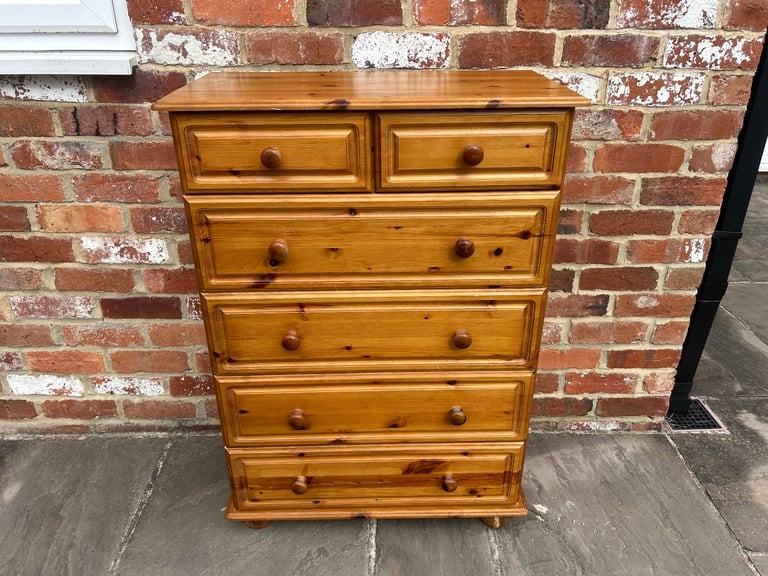 Solid Pine Chest of Drawers - Great Condition 