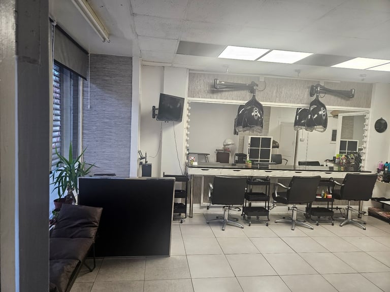 Salon Chair for rent