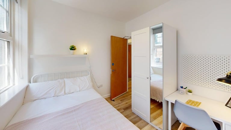 Bristol City Centre- Avail - Rent inc. till 2rd November