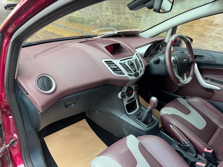 2010 Ford Fiesta 1.6 Titanium 5dr HATCHBACK Petrol Manual