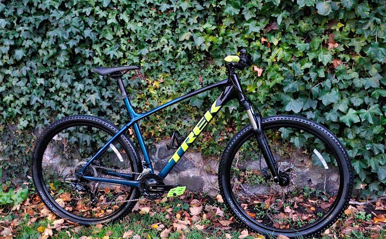 TREK MARLIN 5, 29ER HARDTAIL WITH HYDRAULIC BRAKES [USED TWICE SIZE LARGE £300