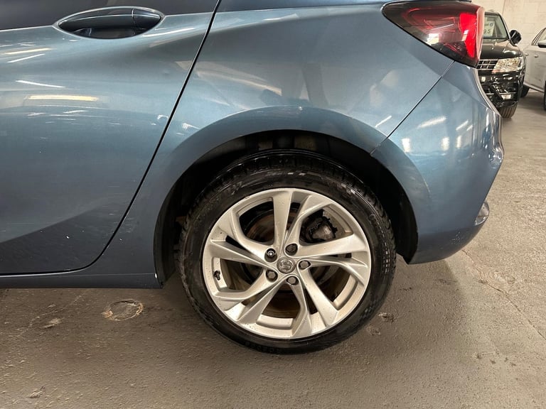 2017 Vauxhall Astra 1.4i Turbo SRi Nav Euro 6 5dr HATCHBACK Petrol Manual