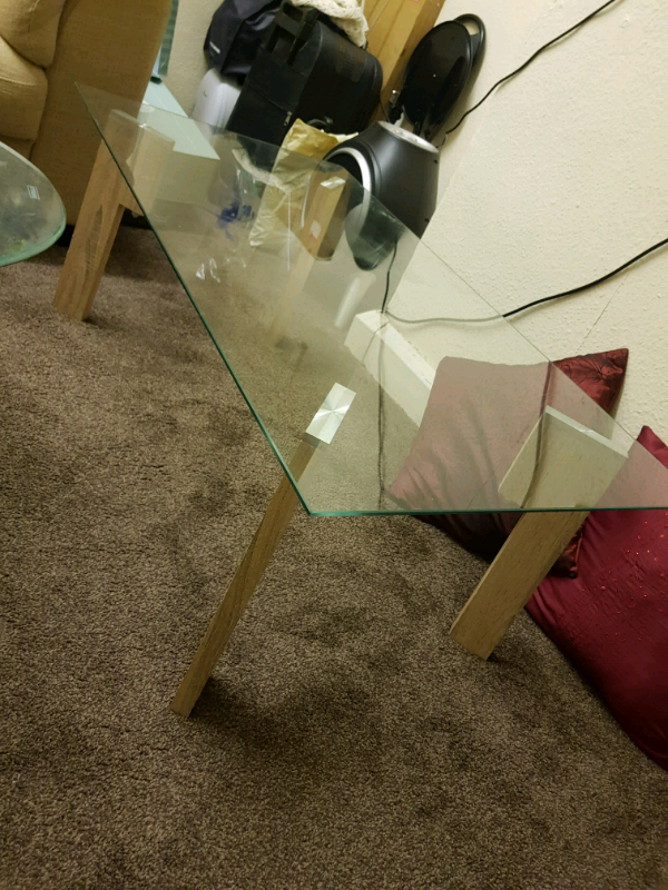 Lovely Modern Glass Coffee Table Good Condition Can Deliver for £5 Loc