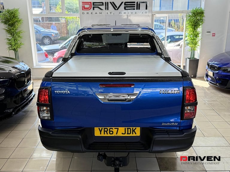 HUGE SPEC! TOYOTA HILUX INVINCIBLE 2.4 D-4D 4WD AUTO + NO VAT + FREE DELIVERY!