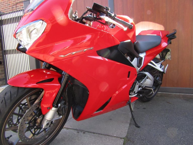 HONDA VFR 800 f ONLY 15230 MILES * FULL SERVICE HISTORY * ONE OWNER FROM NEW *