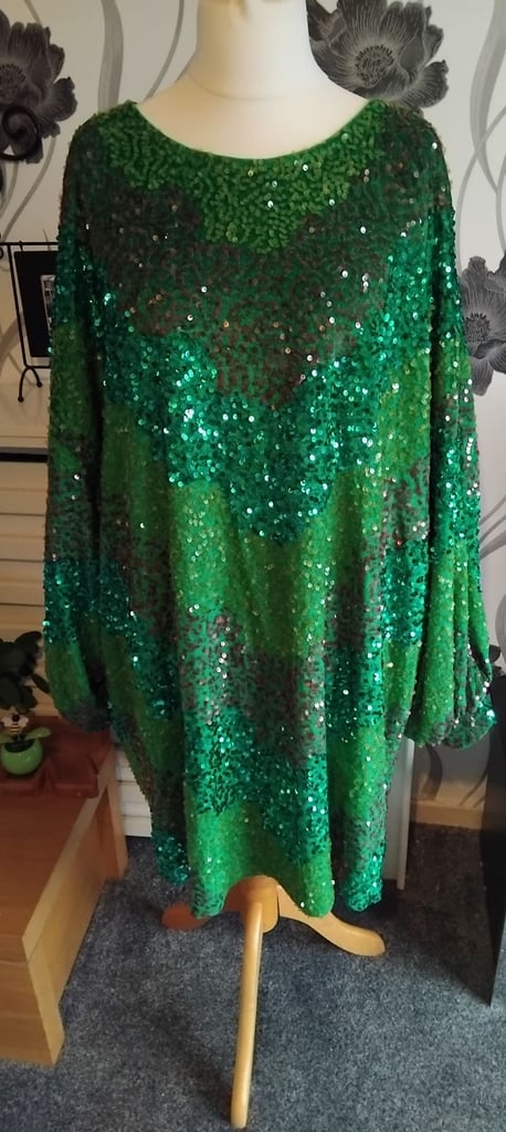 Boohoo Plus fully lined Green Velvet Sequin Dress Size 26