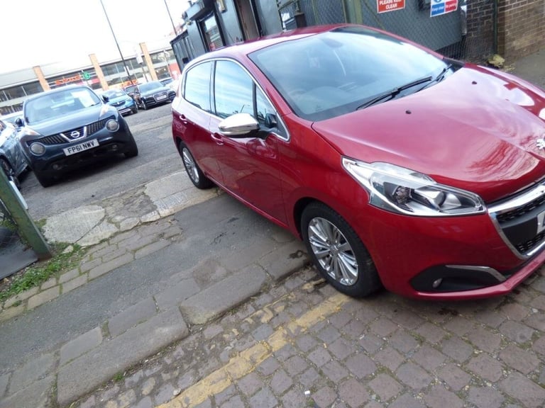  Peugeot 208 1.2 PureTech 110 Allure 5dr EAT6 Petrol