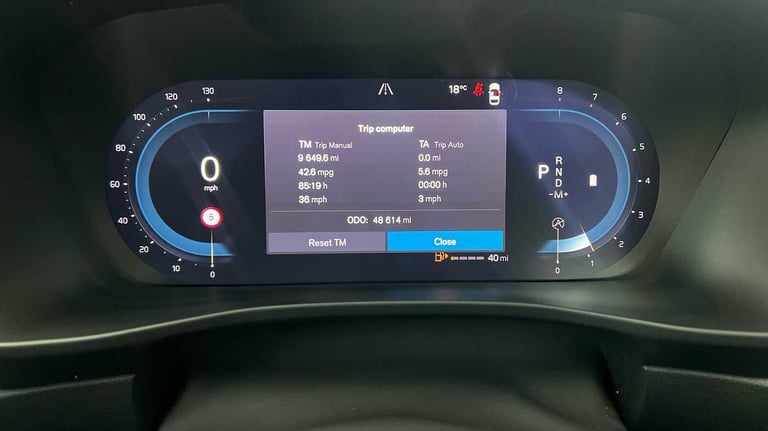 2022 Volvo XC40 2.0 B4P Ultimate Dark 5dr Auto SUV Petrol Automatic