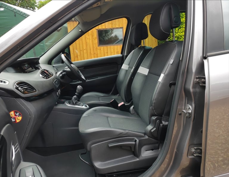 Renault Scenic 1.5DCi diesel, Long MOT, Service History, Lady owner since 2012