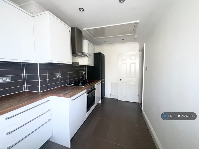 3 bedroom flat in Brunswick Terrace, Hove, BN3 (3 bed) (#2682806)