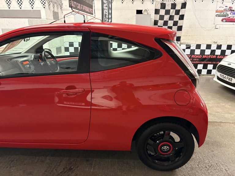 TOYOTA AYGO 1.0 VVT-i x-play 2016