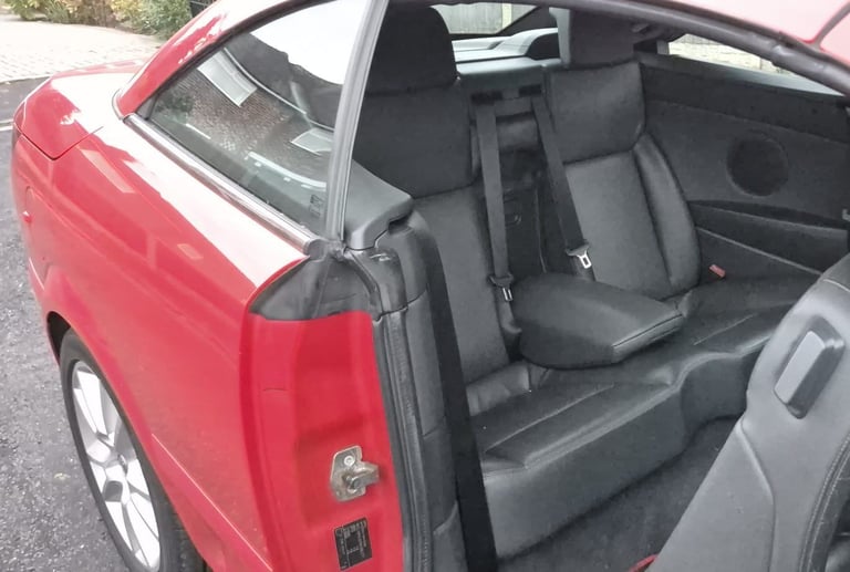 Automatic - Convertible. Leather seats. Serviced 12 times. 2008 Vauxhall Astra TwinTop Design 1.8