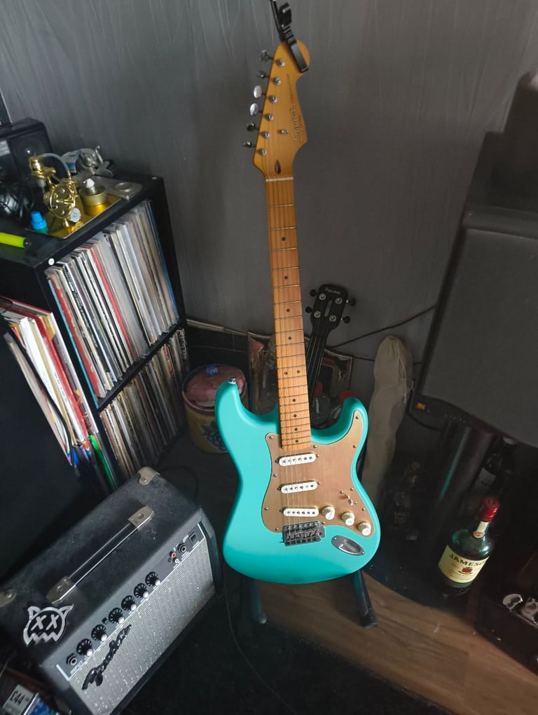 image for Squier Strat 40th Anniv SFG Squier 40th Anniversary Stratocaster, Vintage Edition