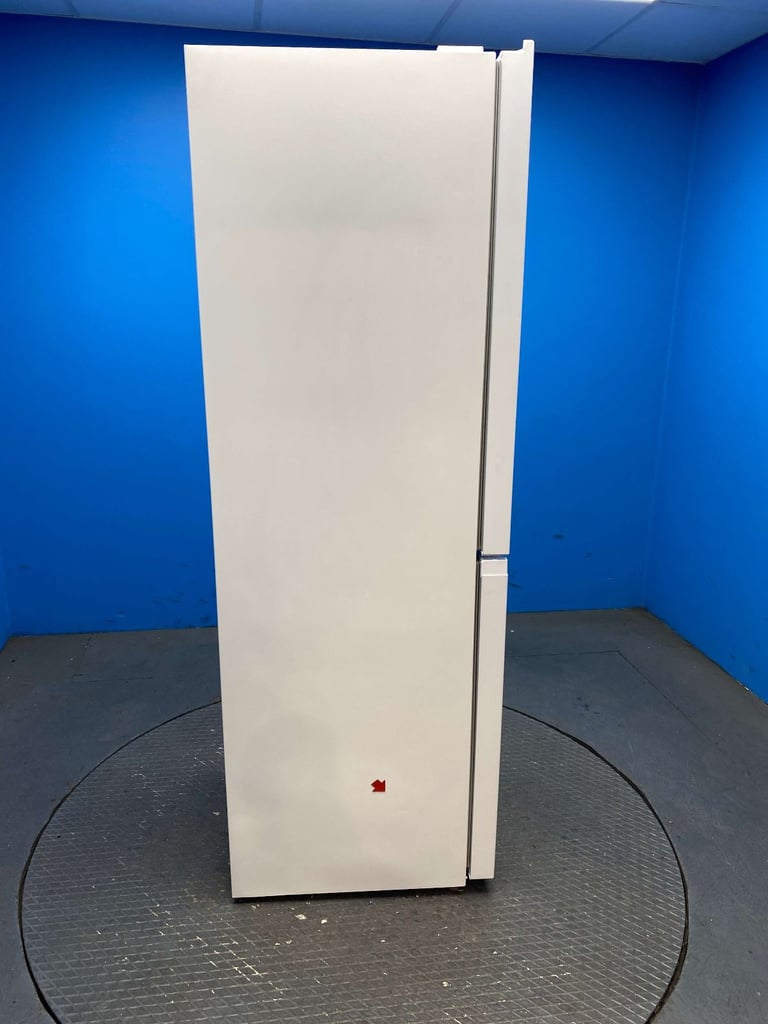 Midea MDRB379FGD01 273L Frost Free Fridge Freezer