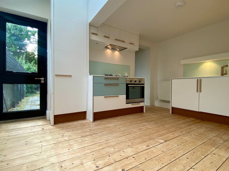 Stunning 2 Bed Garden Apartment - With Private Landlord 