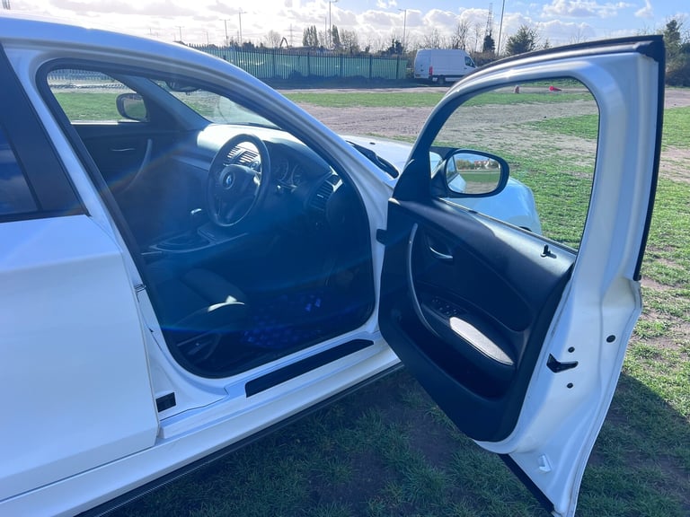 2010 BMW 1 Series 2.0 116i Sport Hatchback 5dr Petrol Steptronic Euro 5 (122 ps)