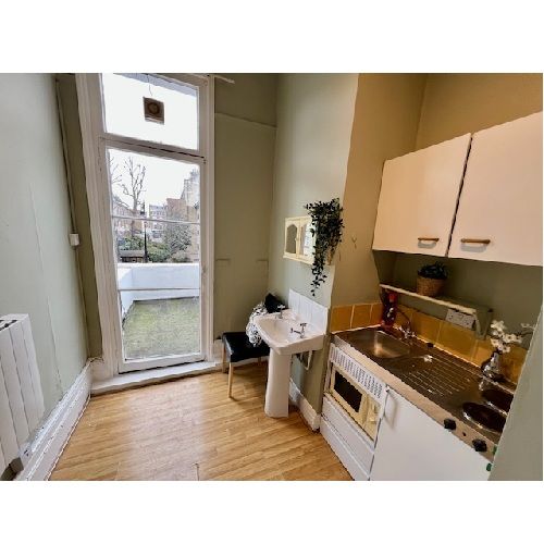 Single Mezzanine Studio With Balcony in Colville Terrace, Notting Hill, W11 2BE