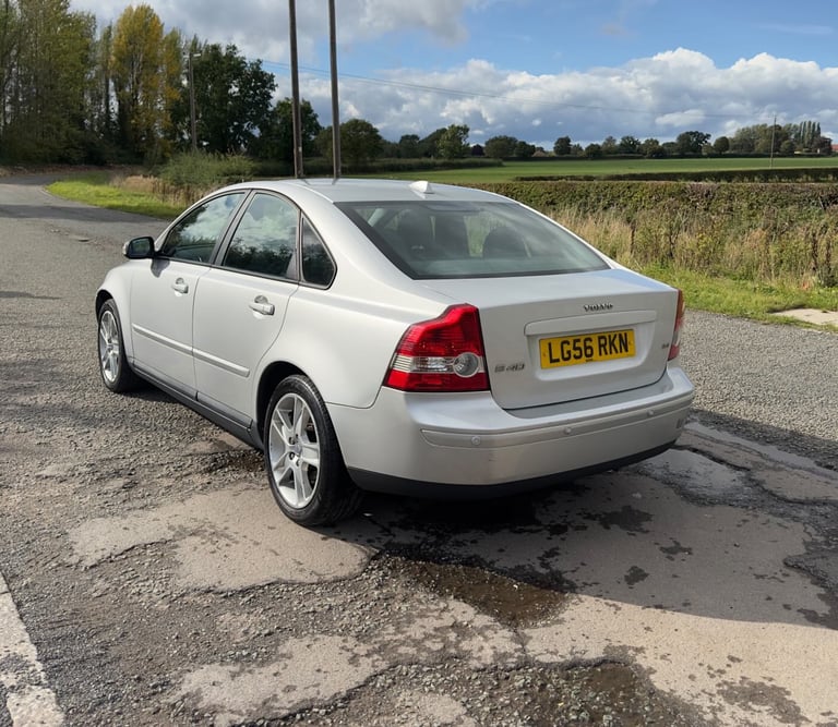 Volvo, S40, Saloon, 2006, 12 months MOT, Semi-Auto, 2435 (cc), 4 doors