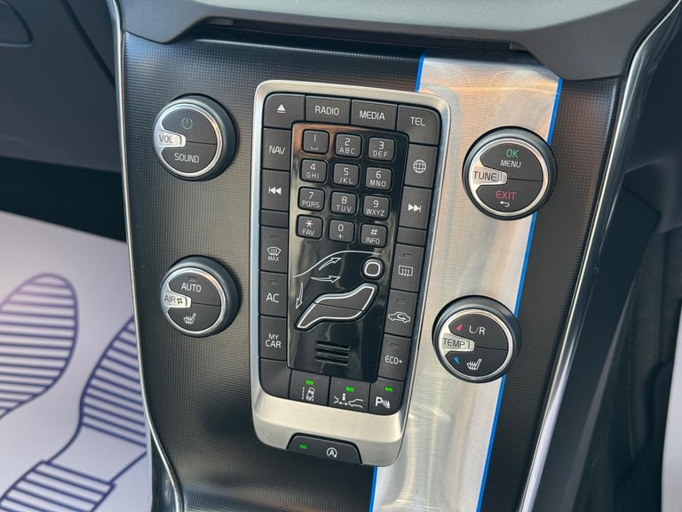 2016 Volvo V40 2.0 D4 R-Design Lux Nav Auto Euro 6 (s/s) 5dr HATCHBACK Diesel Automatic