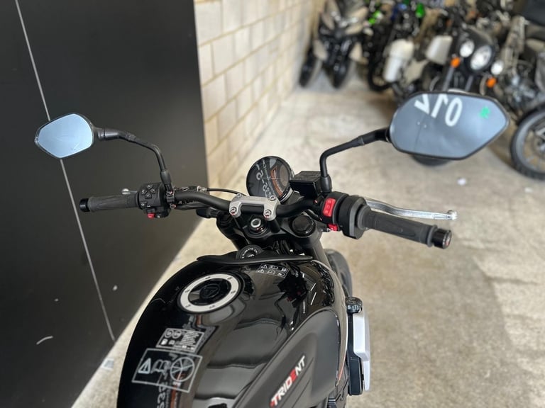 STUNNING ONE OWNER 2024/24 TRIUMPH TRIDENT 660 MOTORCYCLE