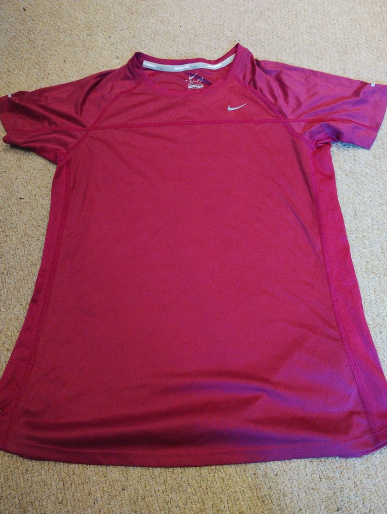 Women's Nike Dri fit sports top size medium 