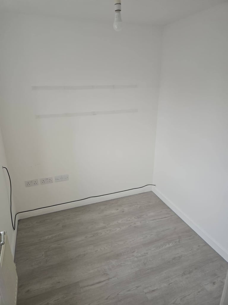 🌟 NEWLY-REFURBISHED 3/4 BED SEMI-DETACHED HOUSE – OXLEY PARK, MK4 🌟 Available Now – £1,695 pcm ***