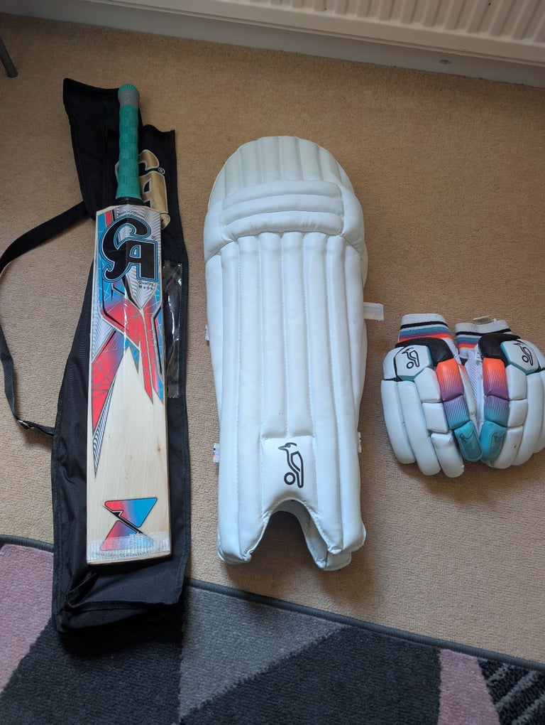 image for CA Gold 3000 cricket bat, Kookaburra Aura 4.1 gloves and Kookaburra Aura pads. 