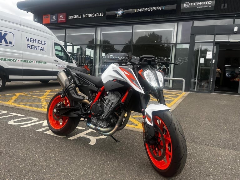 KTM 890 DUKE R Fitted with Full Akrapovic Exhaust System