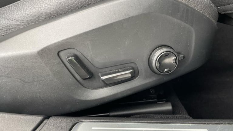 2024 Volvo V90 Ultra T8 AWD Plug-in hybrid Electric/Petrol Dark Automatic Estate Petrol Automatic