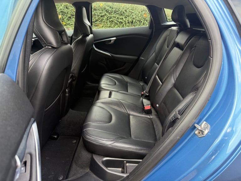 2014 Volvo V40 D3 SE Lux Nav 5dr HATCHBACK Diesel Manual