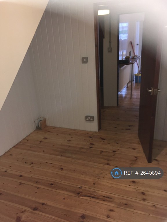 3 bedroom flat in Alma Road, Sheerness, ME12 (3 bed) (#2640894)
