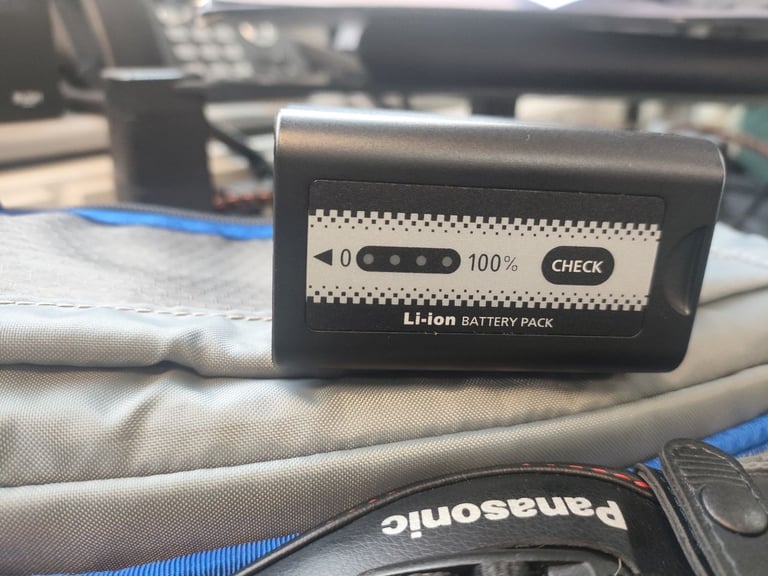 Panasonic UHD 4K Camcorder HC-X1500 with Extra Battery in Immaculate Condition