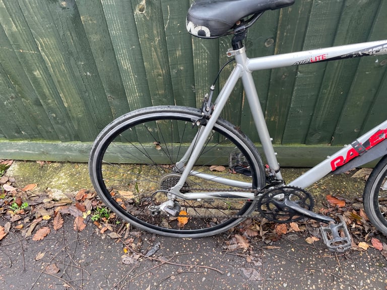 Raleigh mens mountain hybrid bike 