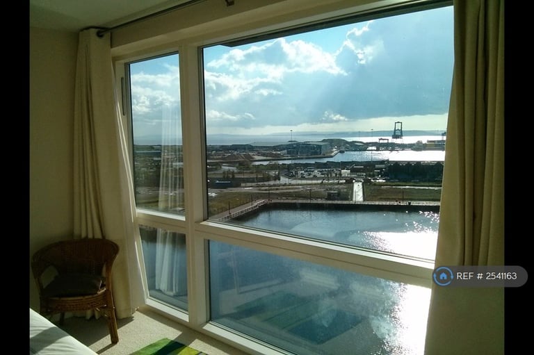 2 bedroom flat in Falcon Drive, Cardiff, CF10 (2 bed) (#2541163)