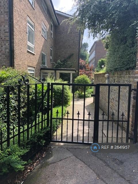 image for 1 bedroom flat in Foxhill, London, SE19 (1 bed) (#2641957)