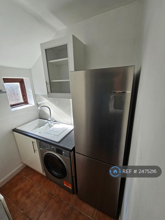 2 bedroom house in Saturn Road, Stoke-On-Trent, ST6 (2 bed) (#2475216)