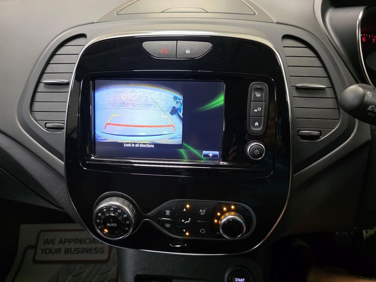 RENAULT CAPTUR 1.2 Signature X Nav TCe White Petrol 2017 WARRANTY 12 MONTHS MOT