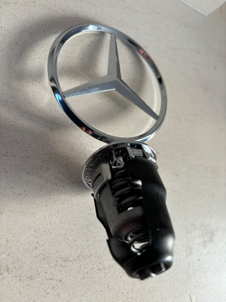 Mercedes-Benz “ Star “ bonnet motif  