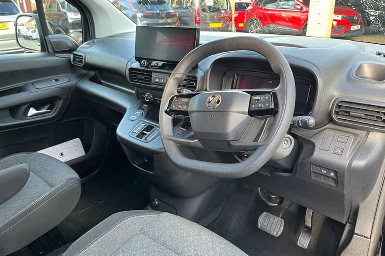 2025 Vauxhall Combo Life Electric 52kWh Design XL MPV 5dr Electric Auto (7.4kW Charger) (136 ps) ...