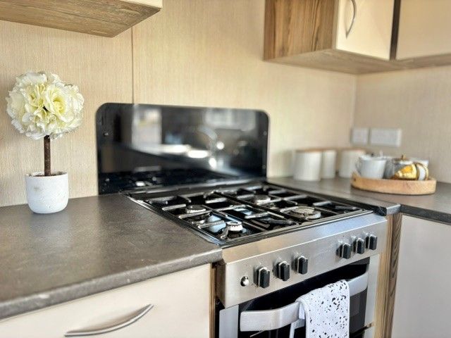 CHEAP STATIC CARAVAN FOR SALE AT BROADLAND SANDS HOLIDAY PARK - 11.5 MONTH OWNER SEASON