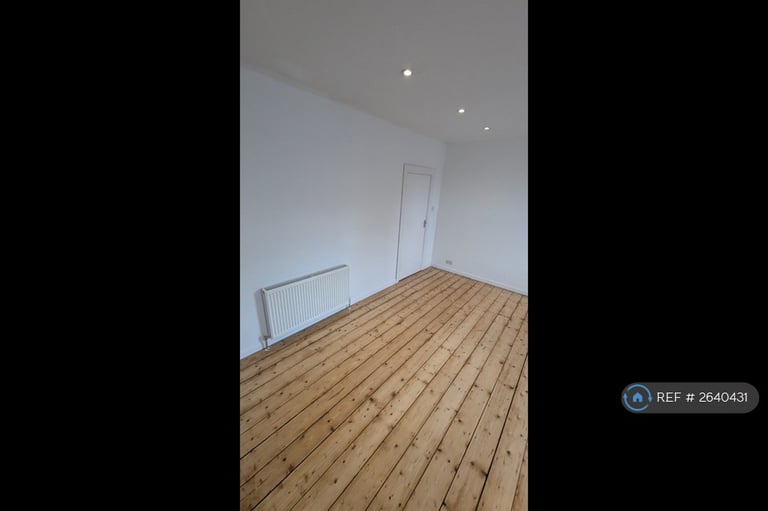 3 bedroom flat in Wincheap, Canterbury, CT1 (3 bed) (#2640431)