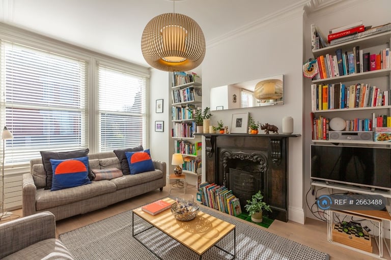 4 bedroom flat in Crescent Road, London, N22 (4 bed) (#2663488)