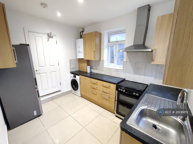 4 bedroom house in Farnborough Avenue, London, E17 (4 bed) (#2606819)