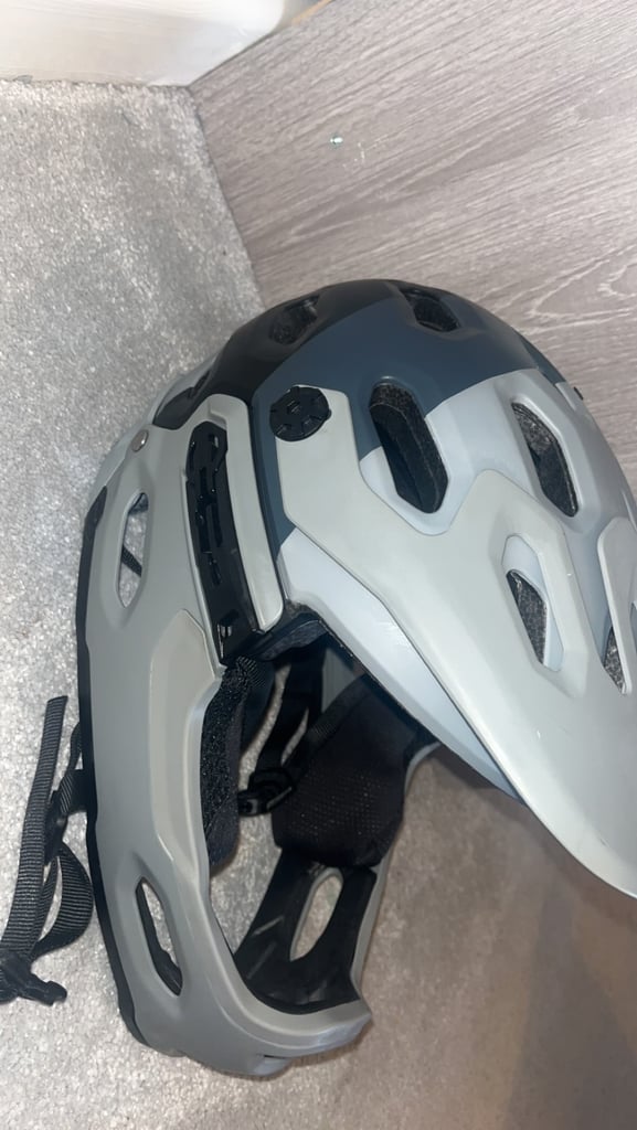 Bell super 3 air helmet ( medium ) 