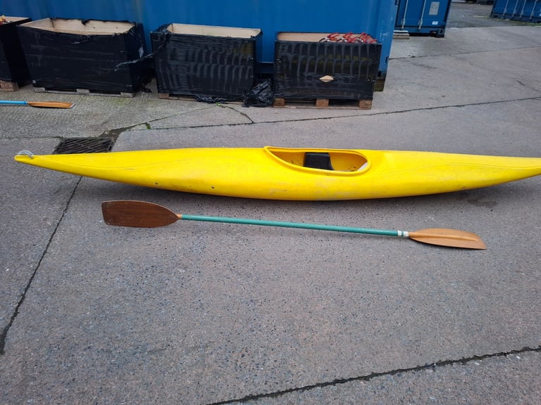 Single kayak with paddle 