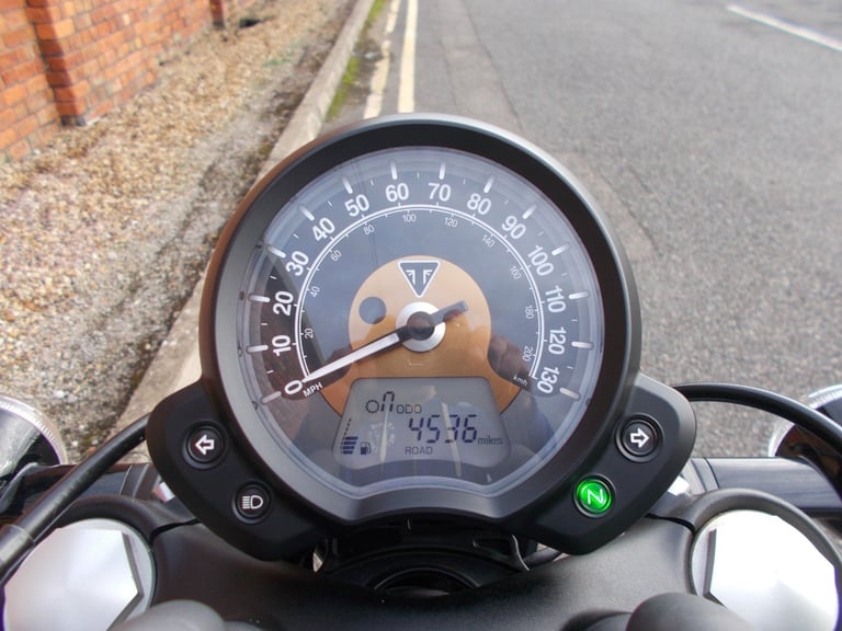 2017 TRIUMPH BONNEVILLE BOBBER