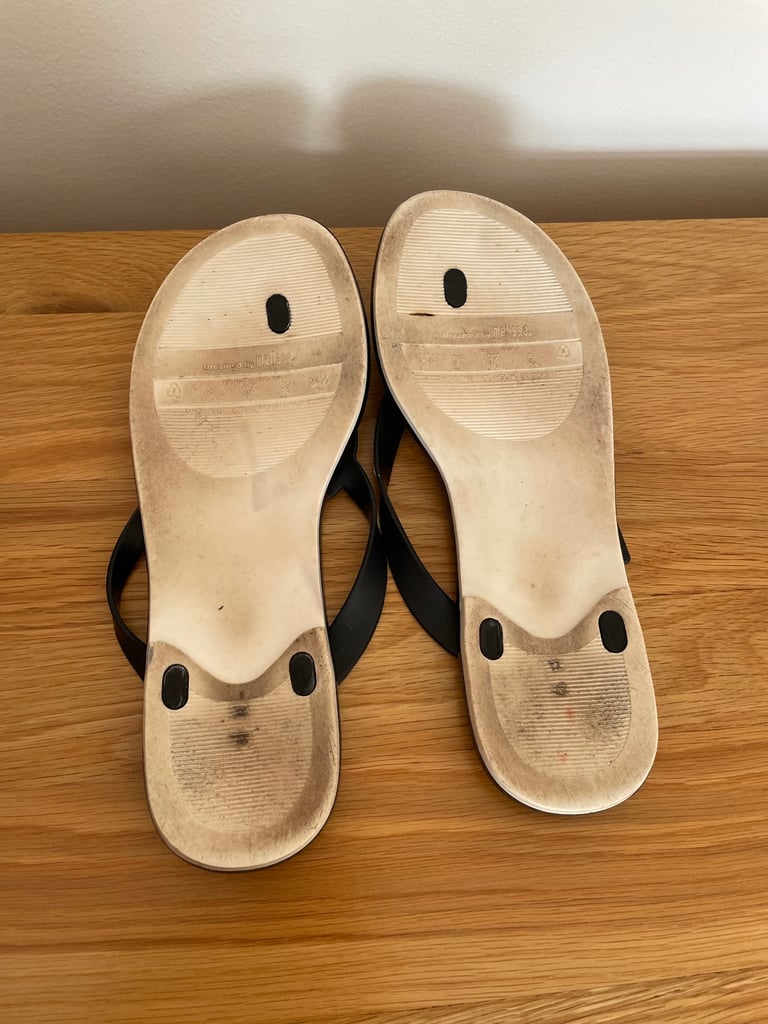 Flip flop size 6
