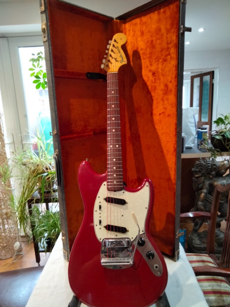 Vintage Beautiful 1966 Fender Mustang Excellent Condition 