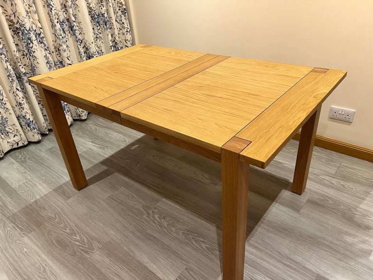 M&S SONOMA EXTENDING DINING TABLE - AS NEW - OAK 6-8 SEATER